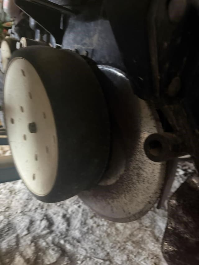 Image of Kinze 3600 equipment image 3