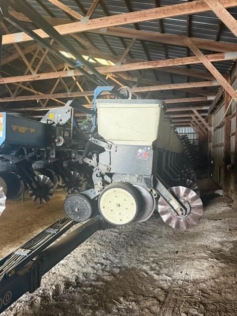 Image of Kinze 3600 equipment image 2