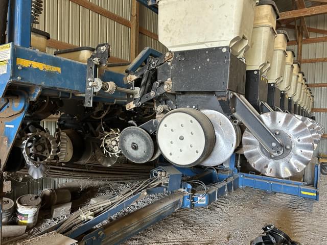 Image of Kinze 3600 equipment image 2