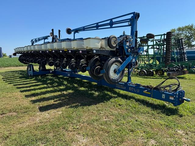 Image of Kinze 3600 equipment image 2