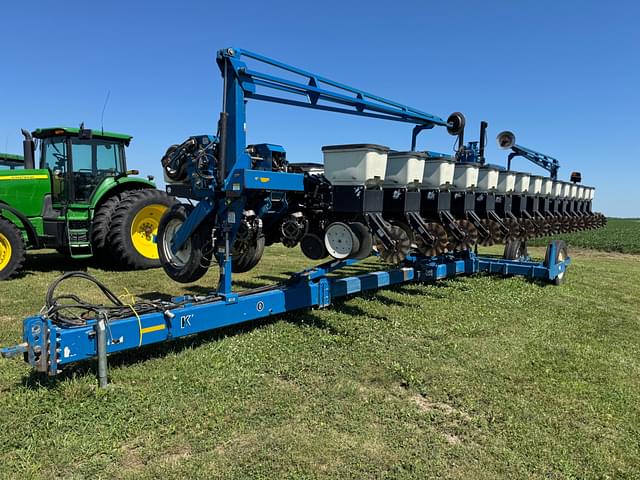 Image of Kinze 3600 equipment image 1