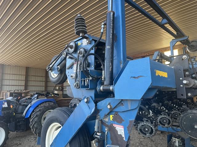 Image of Kinze 3600 equipment image 3