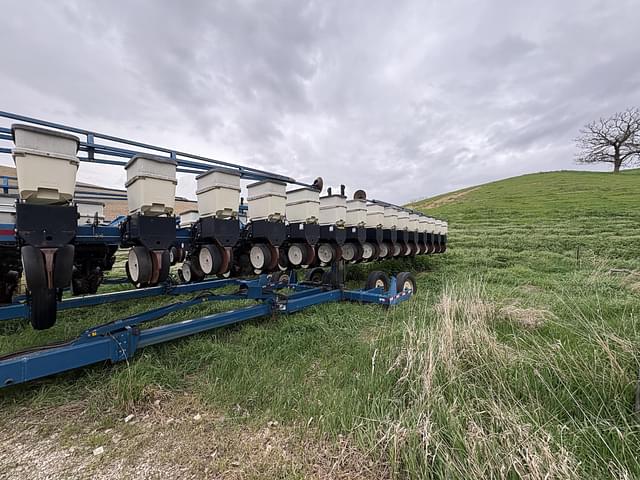 Image of Kinze 3600 equipment image 3