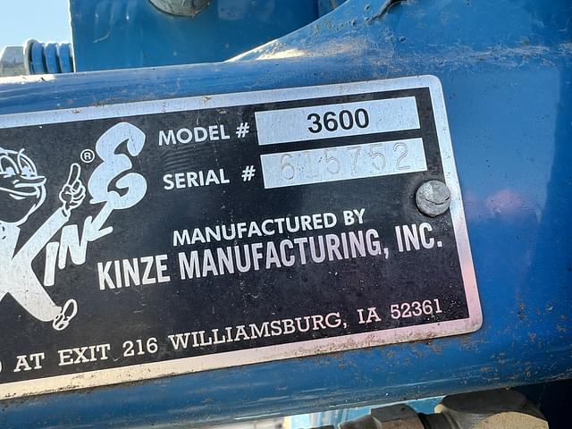 Image of Kinze 3600 equipment image 2