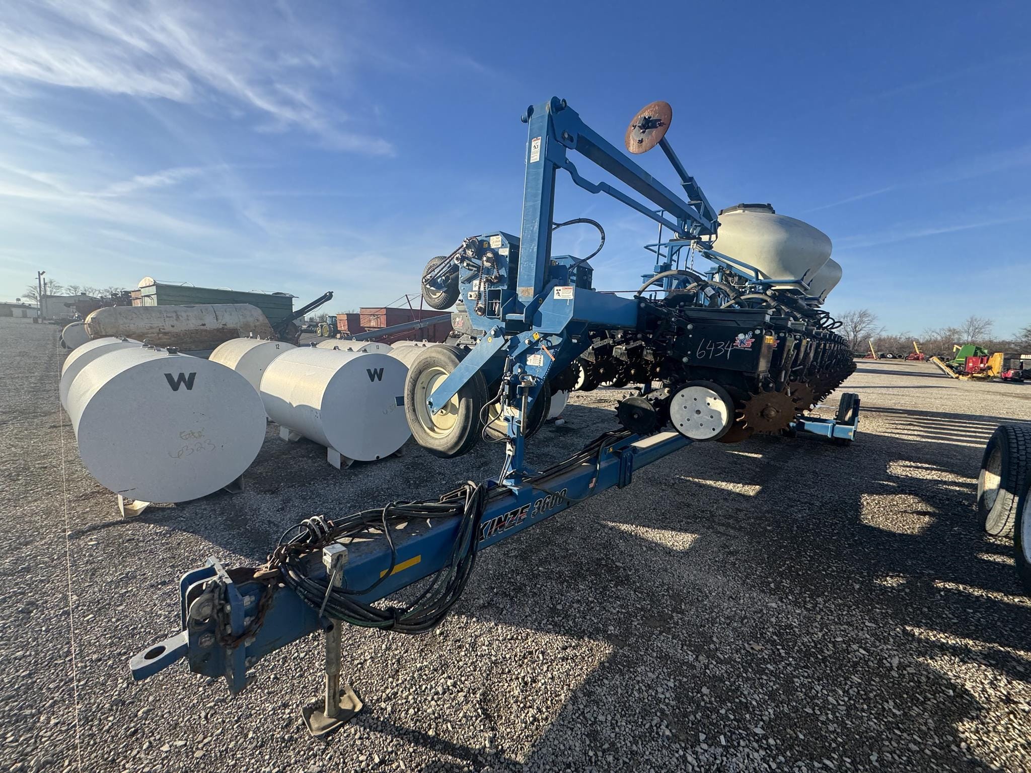 Kinze 3600 Equipment Image0