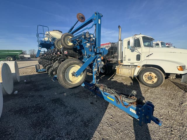 Image of Kinze 3600 equipment image 2