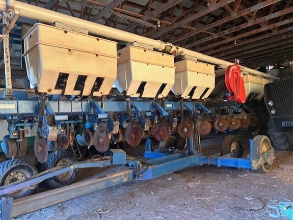 Kinze 3600 Equipment Image0