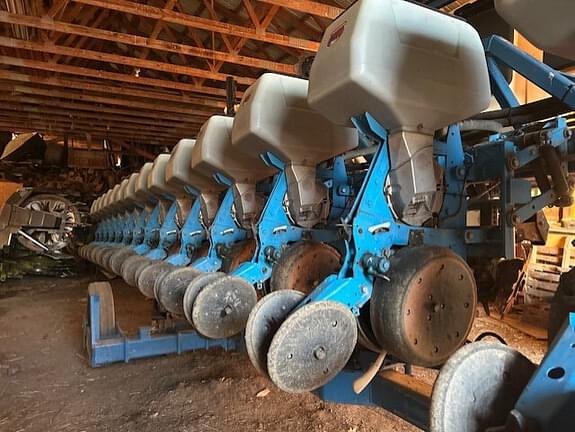 Image of Kinze 3600 equipment image 1