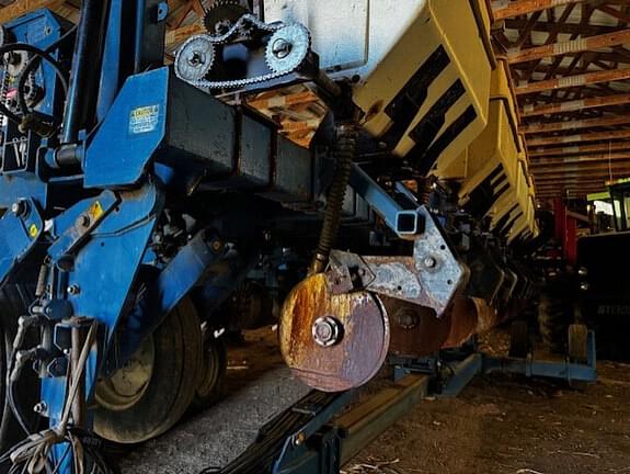 Image of Kinze 3600 equipment image 3