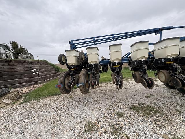Image of Kinze 3600 equipment image 3
