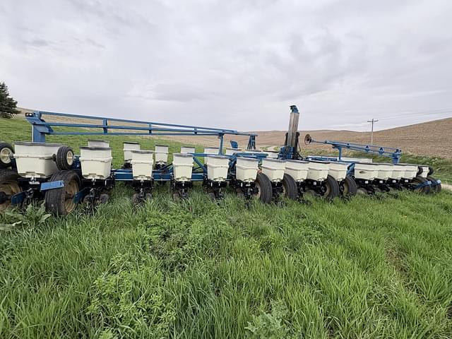 Image of Kinze 3600 equipment image 2