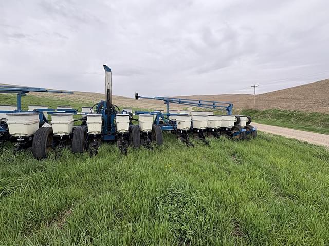 Image of Kinze 3600 equipment image 3