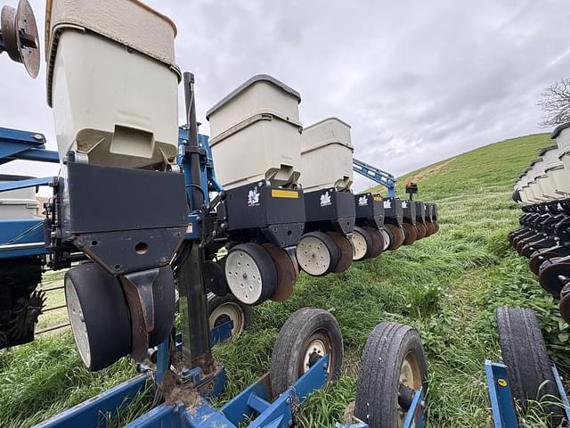 Image of Kinze 3600 equipment image 3