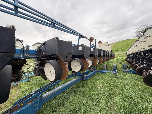 Image of Kinze 3600 equipment image 2