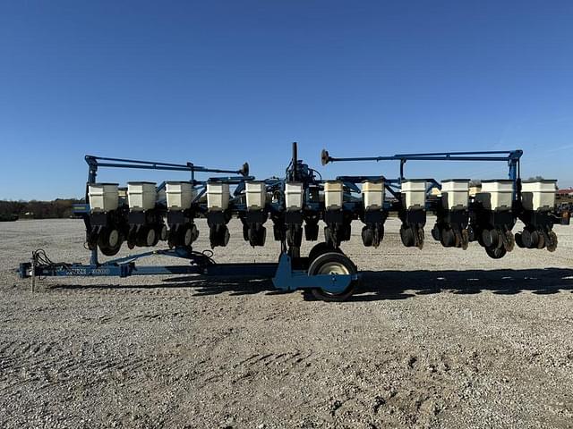 Image of Kinze 3600 equipment image 2