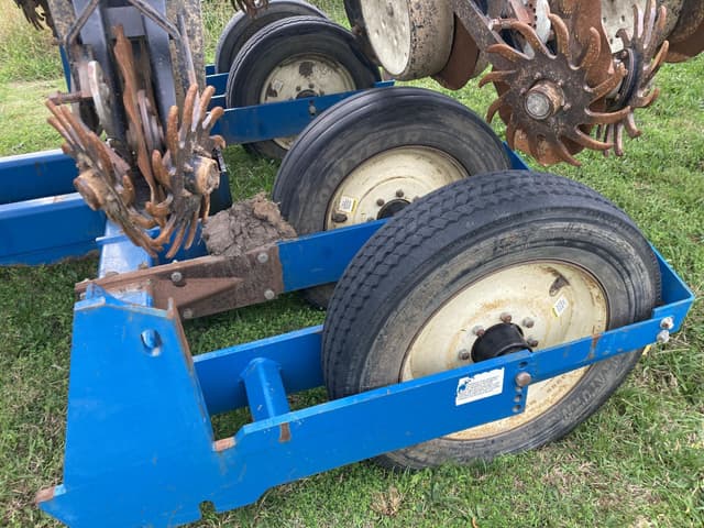 Image of Kinze 3600 equipment image 3