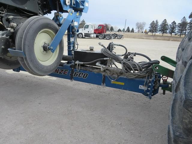 Image of Kinze 3600 equipment image 1