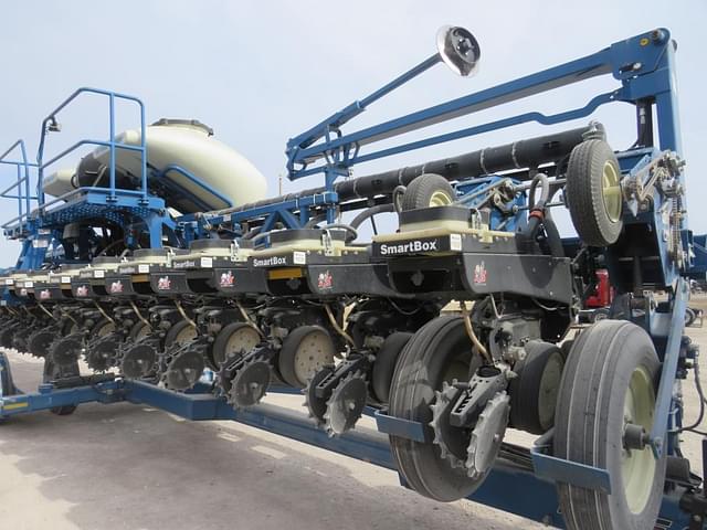 Image of Kinze 3600 equipment image 2