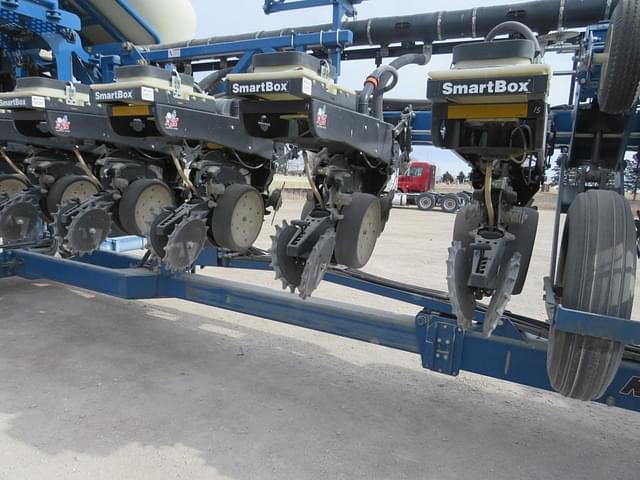 Image of Kinze 3600 equipment image 3