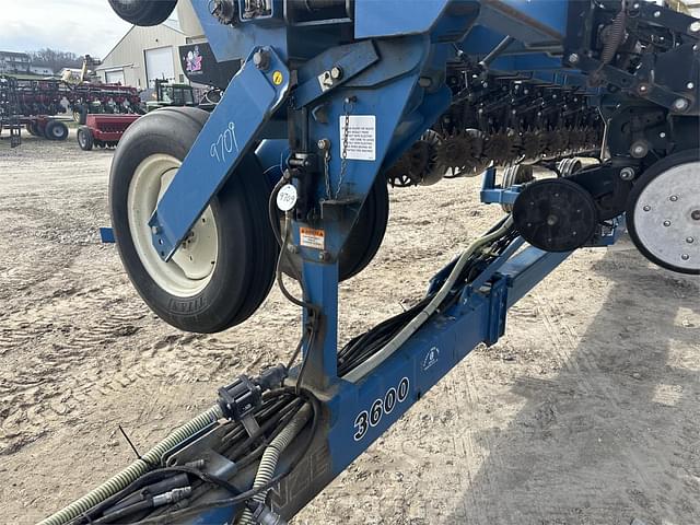 Image of Kinze 3600 equipment image 4