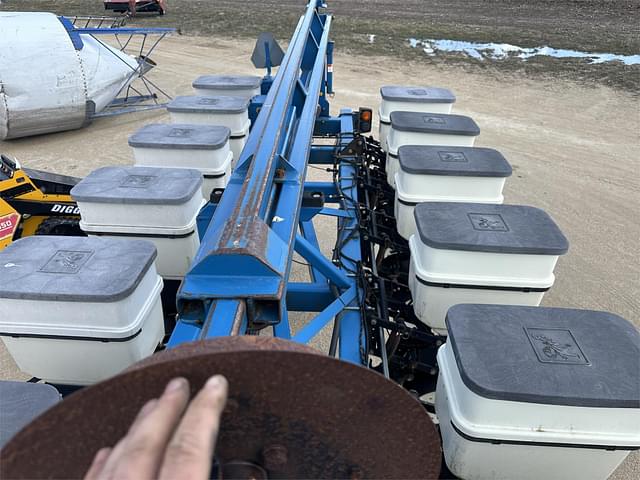 Image of Kinze 3600 equipment image 2