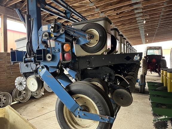 Image of Kinze 3600 equipment image 4