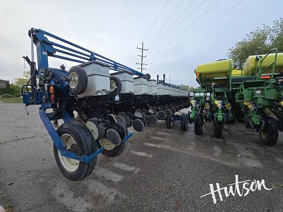 Image of Kinze 3600 equipment image 3