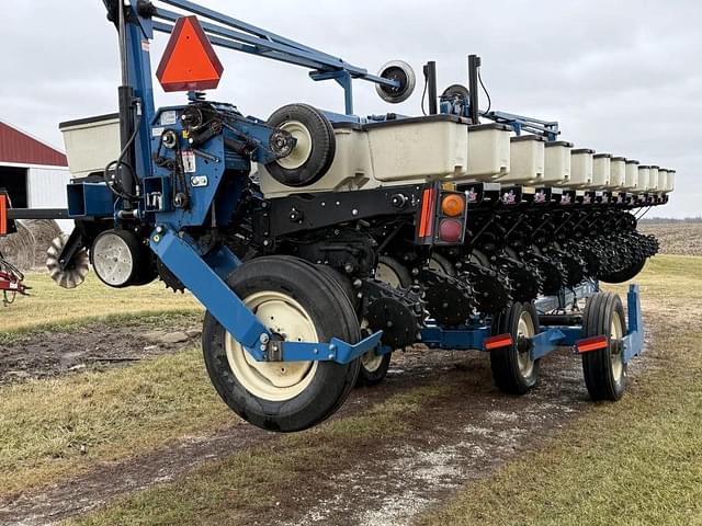 Image of Kinze 3600 equipment image 4