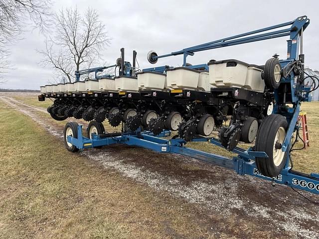 Image of Kinze 3600 equipment image 1