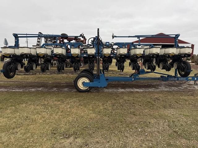 Image of Kinze 3600 equipment image 2