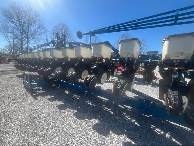 Image of Kinze 3600 equipment image 1