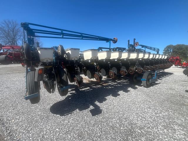 Image of Kinze 3600 equipment image 2