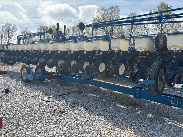 Image of Kinze 3600 equipment image 1