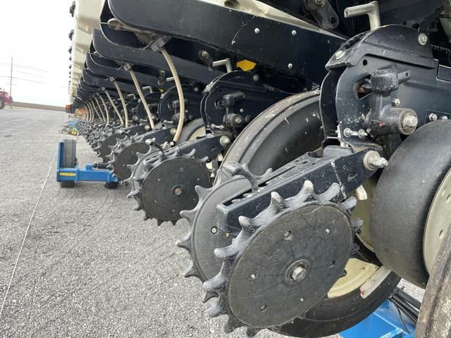 Image of Kinze 3600 equipment image 1