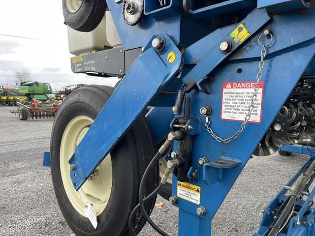 Image of Kinze 3600 equipment image 3