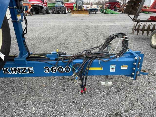 Image of Kinze 3600 equipment image 4