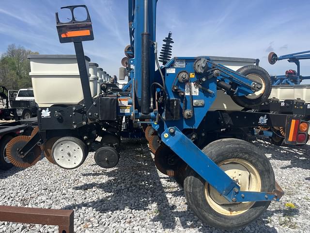 Image of Kinze 3600 equipment image 3