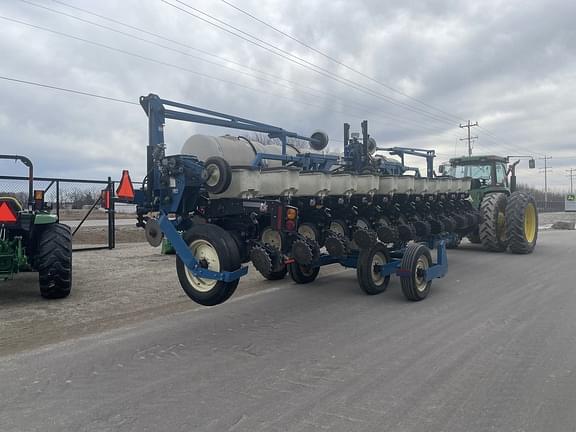 Image of Kinze 3600 equipment image 3