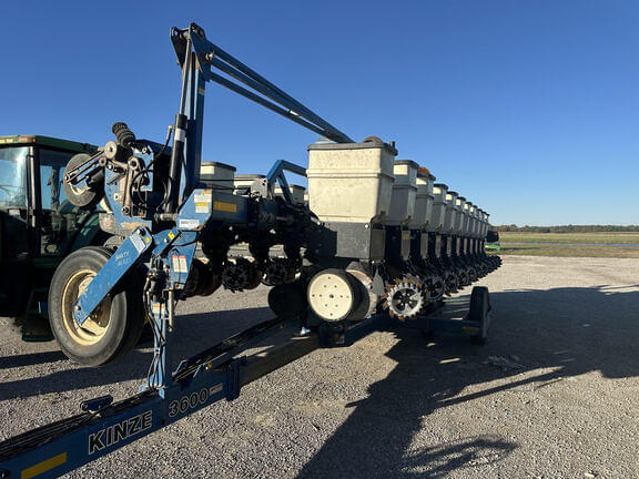 Image of Kinze 3600 Image 0
