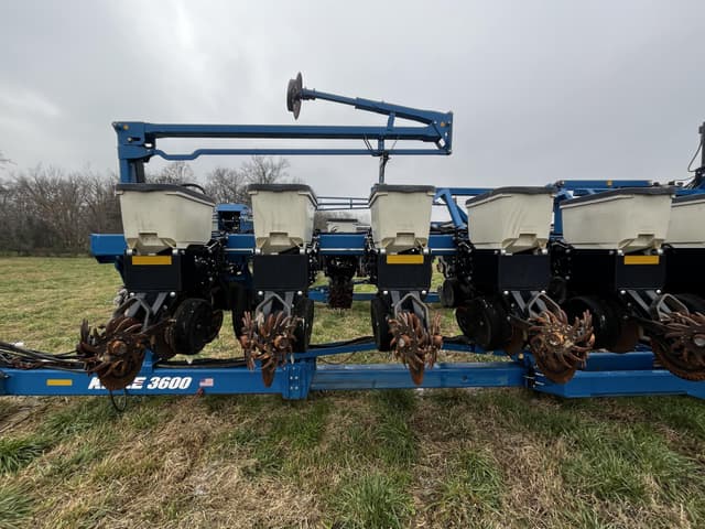 Image of Kinze 3600 equipment image 4