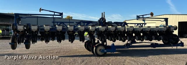 Image of Kinze 3600 equipment image 3