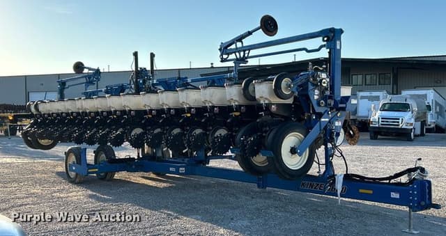 Image of Kinze 3600 equipment image 2