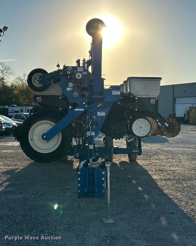 Image of Kinze 3600 equipment image 1