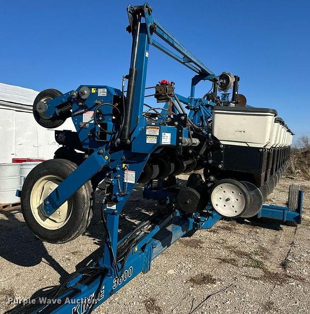 Image of Kinze 3600 equipment image 1