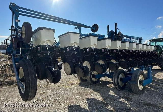 Image of Kinze 3600 equipment image 4