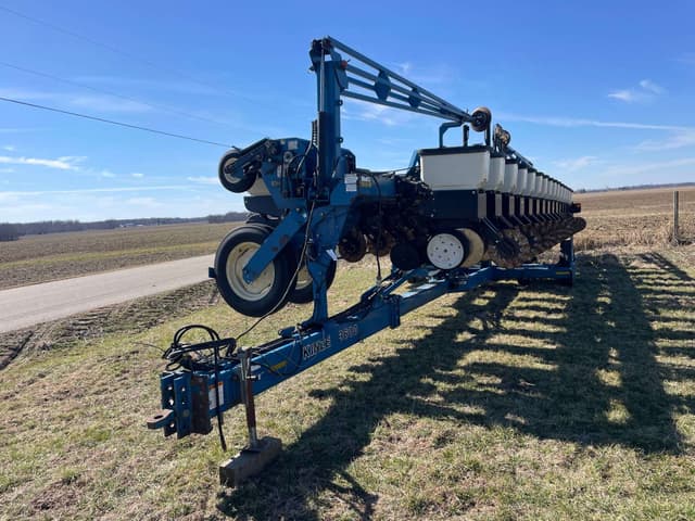 Image of Kinze 3600 equipment image 1