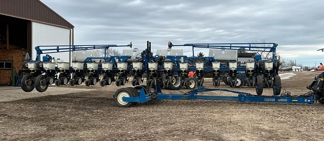 Image of Kinze 3600 equipment image 2