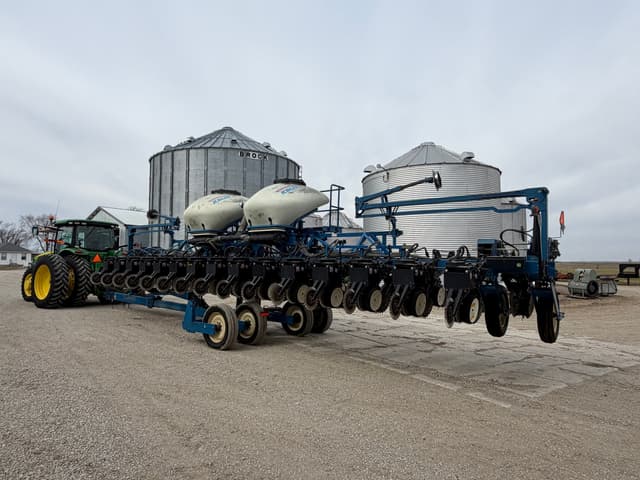 Image of Kinze 3600 equipment image 3