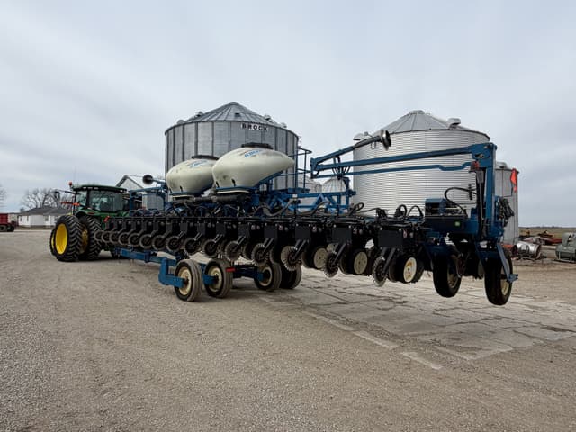 Image of Kinze 3600 equipment image 4
