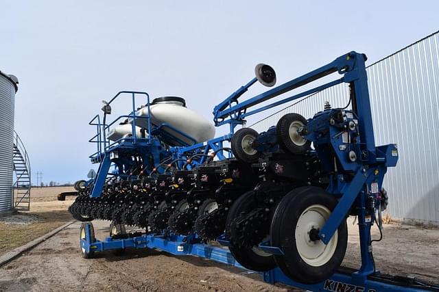 Image of Kinze 3600 equipment image 3